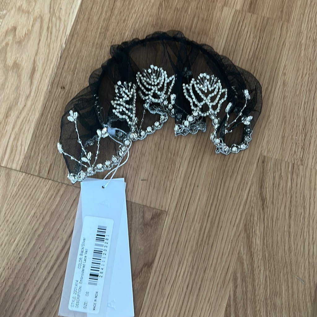 New Area Nyc Embroidered Lace Veil